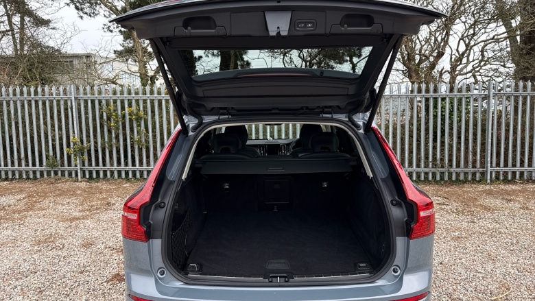 Volvo XC60 2.0 B5P Ultimate Dark 5dr AWD Geartronic Petrol Estate